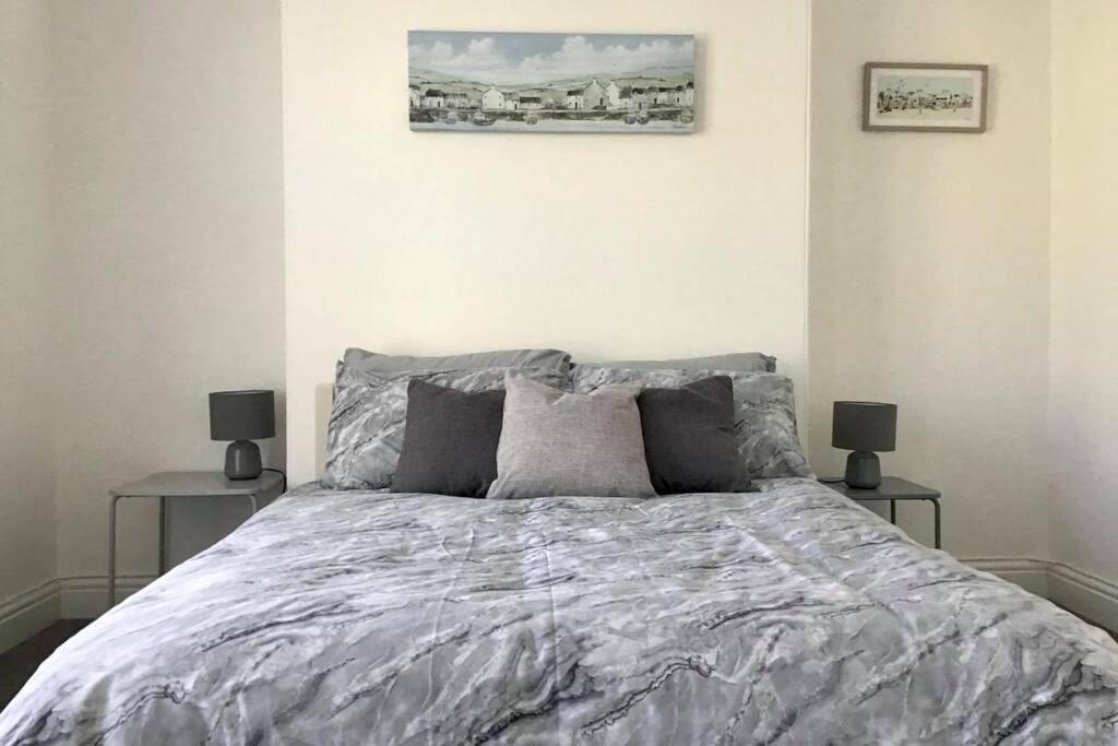 Large 5 Bed 3 Bath House 300 Meters From Beach And Restaurants New Quay Dış mekan fotoğraf